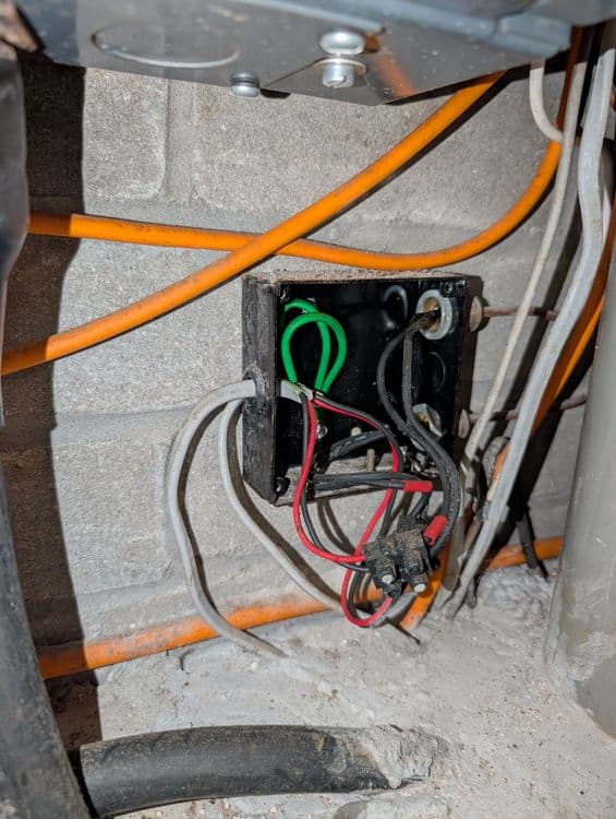 Exposed live contacts junction box